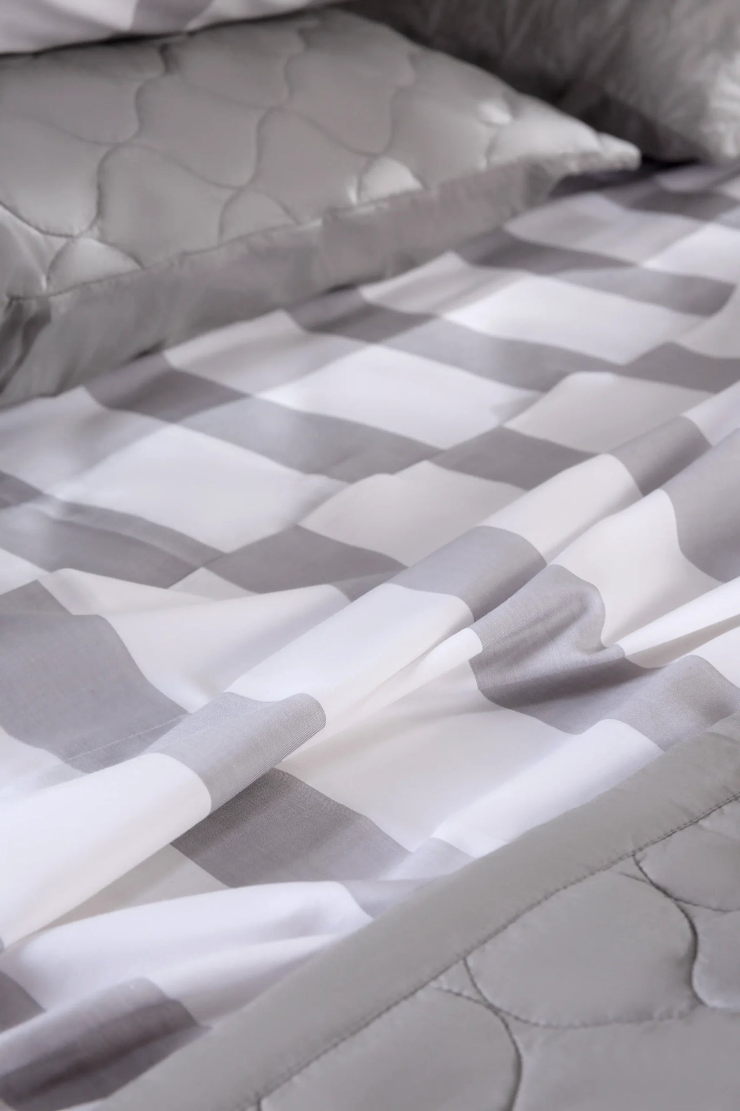 Striped Yarn Dyed Bedsheet Set