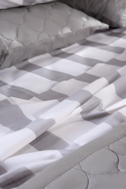 Striped Yarn Dyed Bedsheet Set